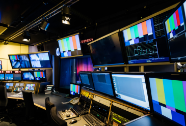 Copy-Paste: A model for the creation of the public media sphere by pri...