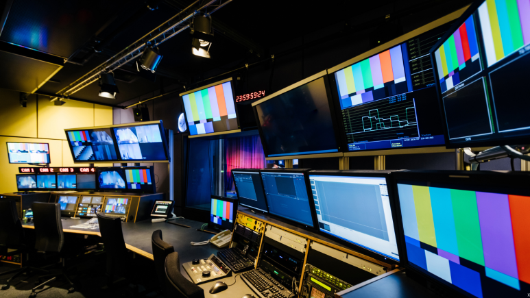 Copy-Paste: A model for the creation of the public media sphere by private media on the example of TV Republika 
